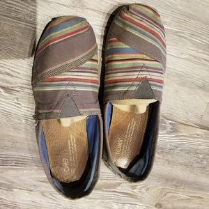 TOMS. Canvas flats. (Mens 7, women's 8.5)